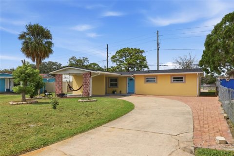 House in Orlando, Florida 4 bedrooms, 109.16 sq.m. № 2323283