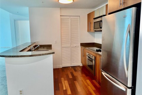 Condo in Miami, Florida, 2 bedrooms  № 1955887 - photo 5