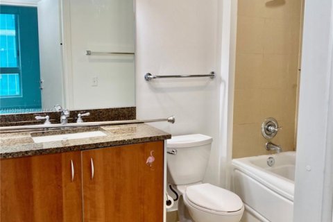Condo in Miami, Florida, 2 bedrooms  № 1955887 - photo 13