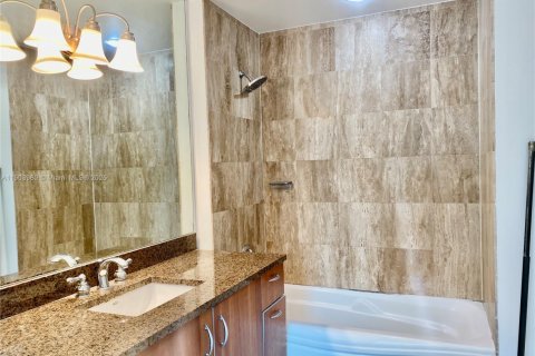 Condo in Miami, Florida, 2 bedrooms  № 1955887 - photo 11