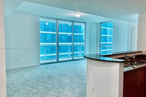 Condo in Miami, Florida, 2 bedrooms  № 1955887 - photo 2