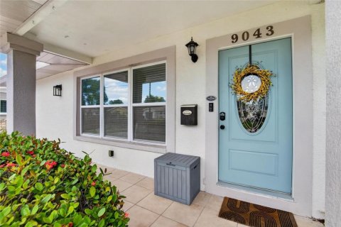 House in Saint Petersburg, Florida 3 bedrooms, 147.71 sq.m. № 2396223 - photo 7