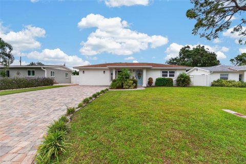 House in Saint Petersburg, Florida 3 bedrooms, 147.71 sq.m. № 2396223 - photo 4