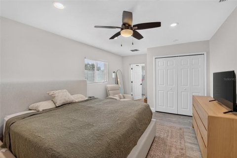 House in Saint Petersburg, Florida 3 bedrooms, 147.71 sq.m. № 2396223 - photo 27