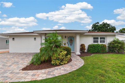 House in Saint Petersburg, Florida 3 bedrooms, 147.71 sq.m. № 2396223