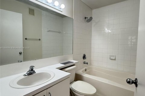 Condominio en venta en Miramar, Florida, 2 dormitorios, 89.74 m2 № 1949412 - foto 13