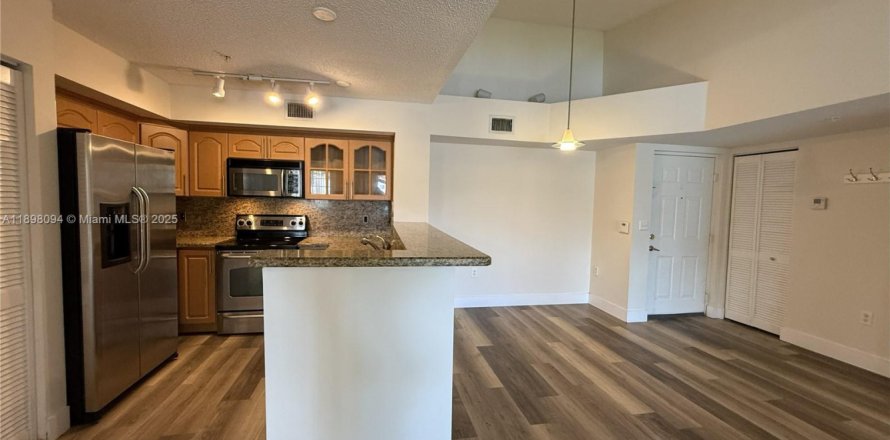 Condominio en Miramar, Florida, 2 dormitorios  № 1949412