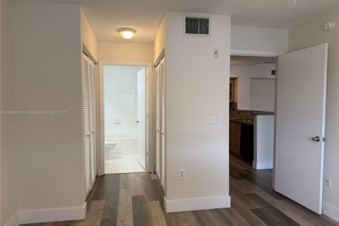 Condominio en venta en Miramar, Florida, 2 dormitorios, 89.74 m2 № 1949412 - foto 12