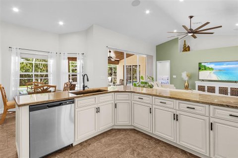 House in Cape Coral, Florida 3 bedrooms, 174.47 sq.m. № 1904291 - photo 18