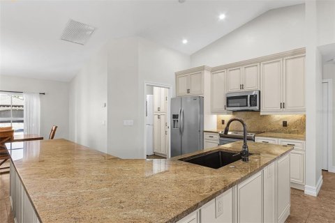 House in Cape Coral, Florida 3 bedrooms, 174.47 sq.m. № 1904291 - photo 14
