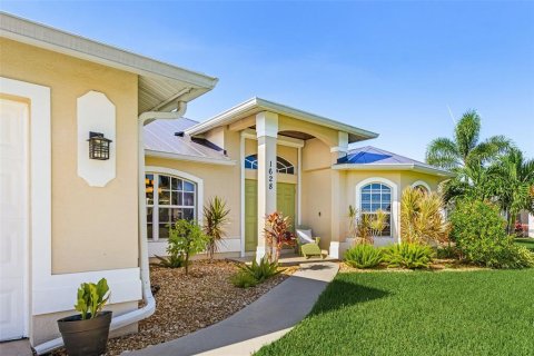 House in Cape Coral, Florida 3 bedrooms, 174.47 sq.m. № 1904291 - photo 3