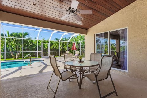 House in Cape Coral, Florida 3 bedrooms, 174.47 sq.m. № 1904291 - photo 30