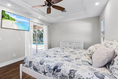 House in Cape Coral, Florida 3 bedrooms, 174.47 sq.m. № 1904291 - photo 25