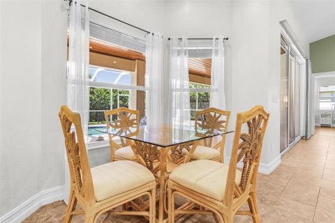 House in Cape Coral, Florida 3 bedrooms, 174.47 sq.m. № 1904291 - photo 19