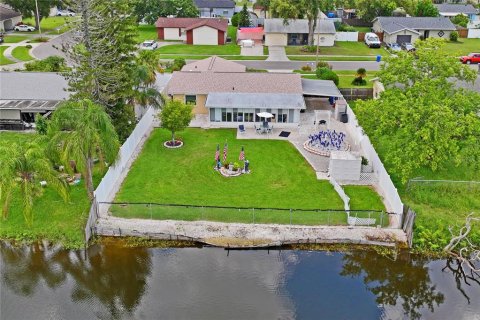 House in Tampa, Florida 3 bedrooms, 117.8 sq.m. № 1894773 - photo 10