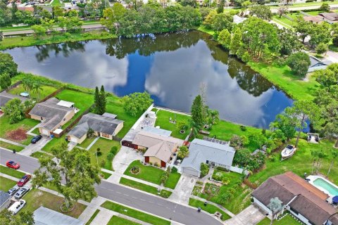 House in Tampa, Florida 3 bedrooms, 117.8 sq.m. № 1894773 - photo 8