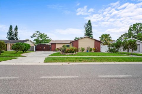House in Tampa, Florida 3 bedrooms, 117.8 sq.m. № 1894773 - photo 2