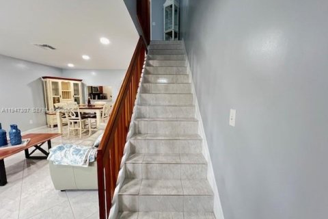 Touwnhouse à vendre à Pembroke Pines, Floride: 2 chambres, 113.71 m2 № 2003659 - photo 13