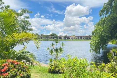 Touwnhouse à vendre à Pembroke Pines, Floride: 2 chambres, 113.71 m2 № 2003659 - photo 3