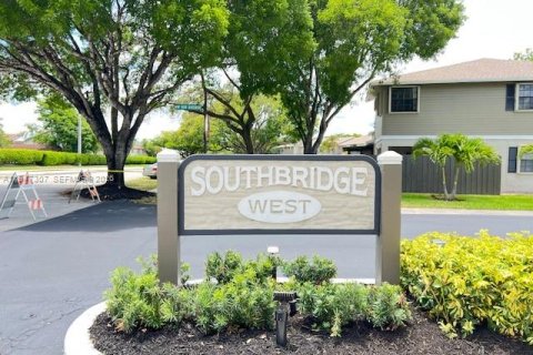 Touwnhouse à vendre à Pembroke Pines, Floride: 2 chambres, 113.71 m2 № 2003659 - photo 2