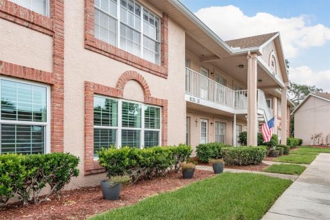 Condo in New Port Richey, Florida, 2 bedrooms  № 1831287 - photo 1