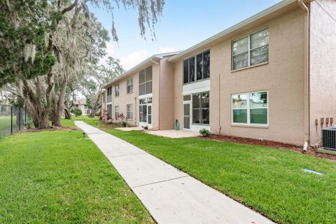 Condo in New Port Richey, Florida, 2 bedrooms  № 1831287 - photo 11