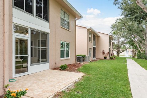 Condo in New Port Richey, Florida, 2 bedrooms  № 1831287 - photo 9