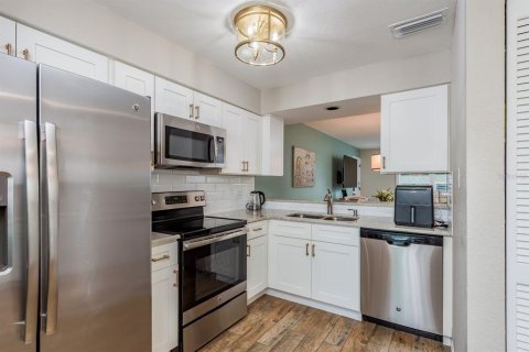 Condo in New Port Richey, Florida, 2 bedrooms  № 1831287 - photo 25