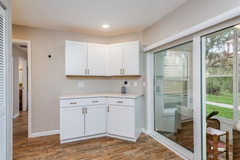 Condo in New Port Richey, Florida, 2 bedrooms  № 1831287 - photo 27