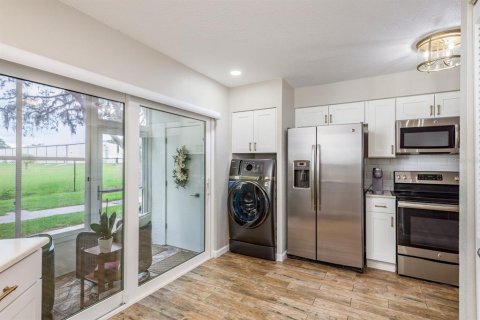 Condo in New Port Richey, Florida, 2 bedrooms  № 1831287 - photo 26