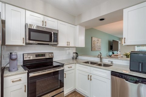 Condo in New Port Richey, Florida, 2 bedrooms  № 1831287 - photo 24