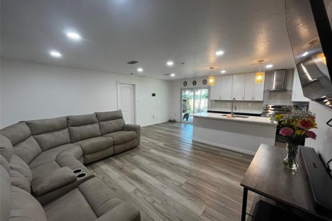 House in Gainesville, Florida 3 bedrooms, 119.47 sq.m. № 1915875 - photo 4