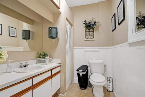 Propiedad comercial en alquiler en Orlando, Florida, 230.12 m2 № 1419341 - foto 19