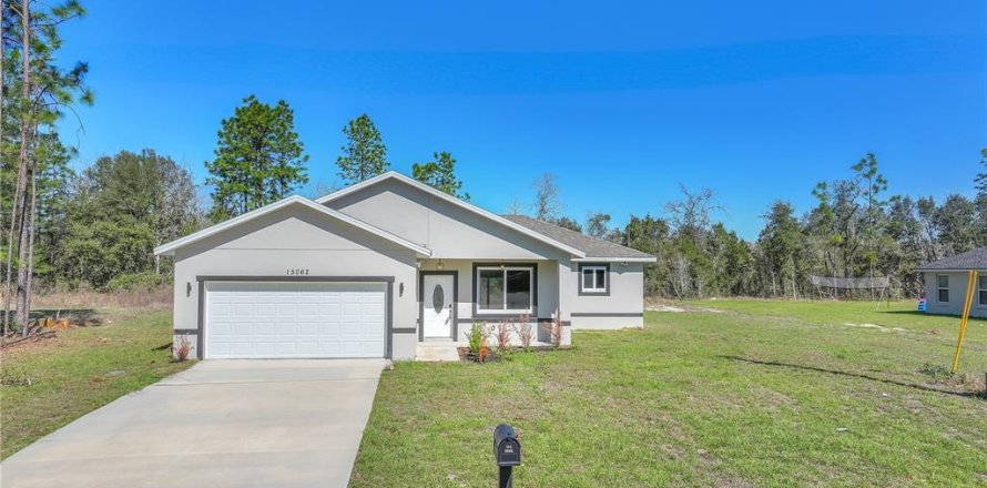 House in Ocala, Florida 4 bedrooms, 144.93 sq.m. № 1814992