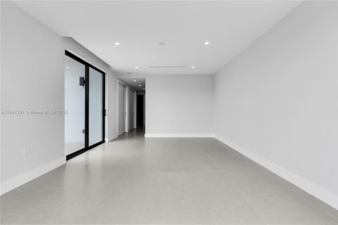 House in Key Biscayne, Florida 6 bedrooms, 327.02 sq.m. № 1936185 - photo 24