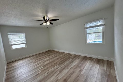 Casa en venta en Tampa, Florida, 5 dormitorios, 225.29 m2 № 1591708 - foto 9