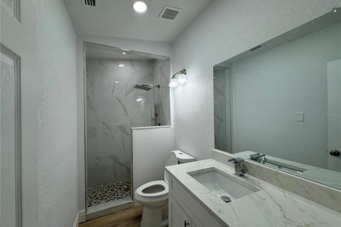 Casa en venta en Tampa, Florida, 5 dormitorios, 225.29 m2 № 1591708 - foto 10