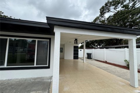 Casa en venta en Tampa, Florida, 5 dormitorios, 225.29 m2 № 1591708 - foto 4