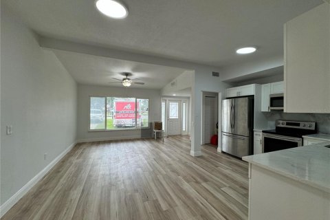 Casa en venta en Tampa, Florida, 5 dormitorios, 225.29 m2 № 1591708 - foto 5