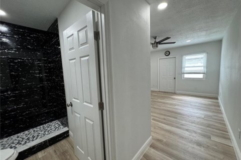 Casa en venta en Tampa, Florida, 5 dormitorios, 225.29 m2 № 1591708 - foto 25