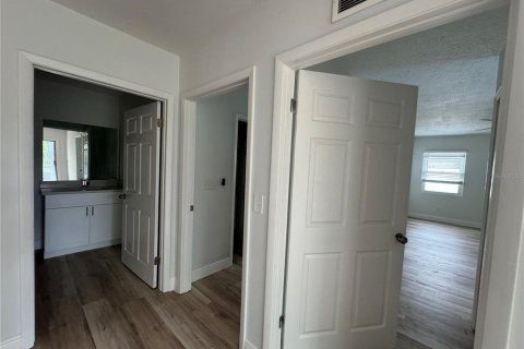 Casa en venta en Tampa, Florida, 5 dormitorios, 225.29 m2 № 1591708 - foto 29