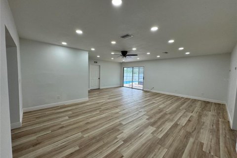 Casa en venta en Tampa, Florida, 5 dormitorios, 225.29 m2 № 1591708 - foto 17