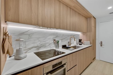 Condo in Miami, Florida, 1 bedroom  № 2075980 - photo 11