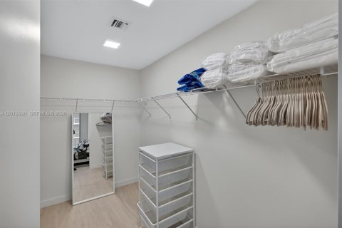 Condo in Miami, Florida, 1 bedroom  № 2075980 - photo 20