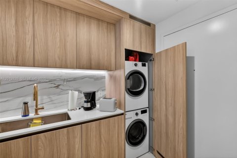Condo in Miami, Florida, 1 bedroom  № 2075980 - photo 16