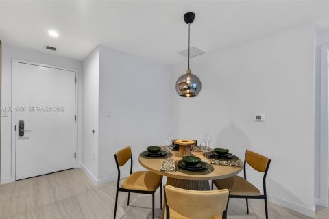 Condo in Miami, Florida, 1 bedroom  № 2075980 - photo 13