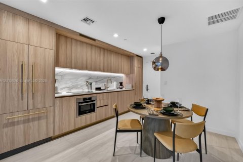 Condo in Miami, Florida, 1 bedroom  № 2075980 - photo 12