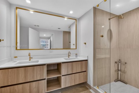 Condo in Miami, Florida, 1 bedroom  № 2075980 - photo 23
