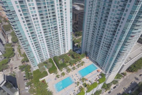 Condo in Miami, Florida, 1 bedroom  № 2305507 - photo 2