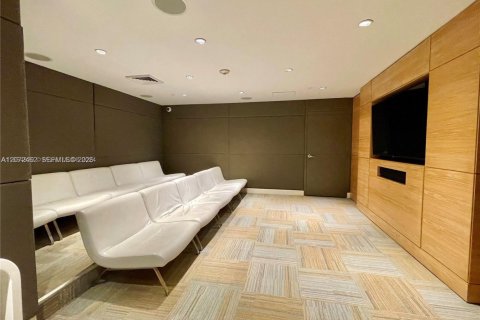 Condo in Miami, Florida, 1 bedroom  № 2305507 - photo 21